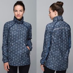 Lululemon Miss Misty Windbreaker Pullover Rain Jacket
Navy Exploded Star Print